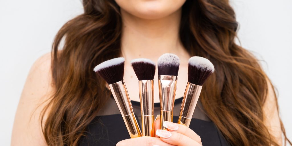 A Guide To Must Have Makeup Brushes And Their Uses