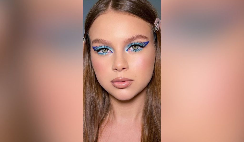 Blue eyeshadow look