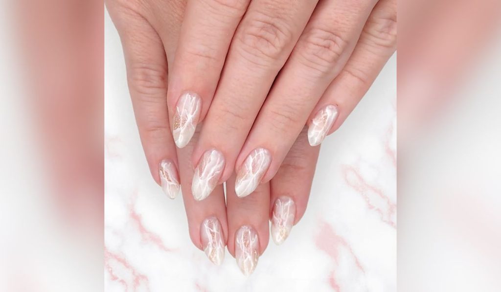 Marble Gold-white Nails