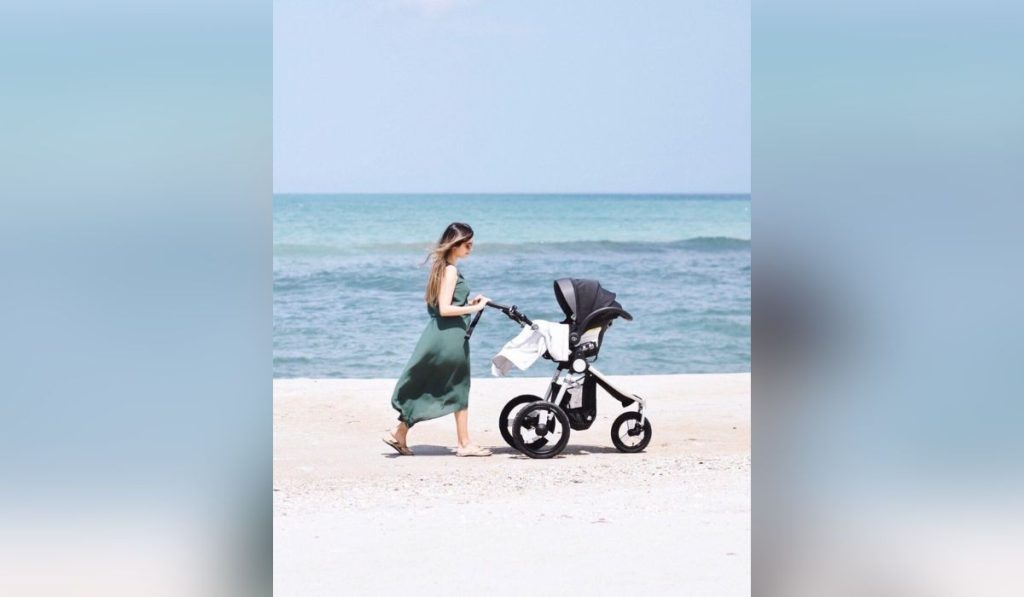 Sand-Friendly Stroller - Beach baby essentials