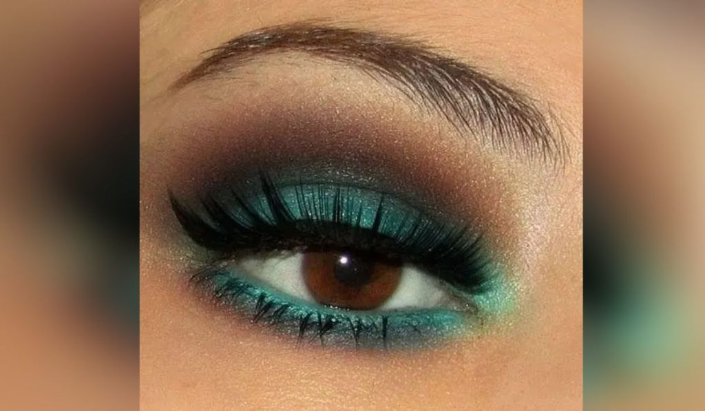 Smokey Blue Eyeshadow Look