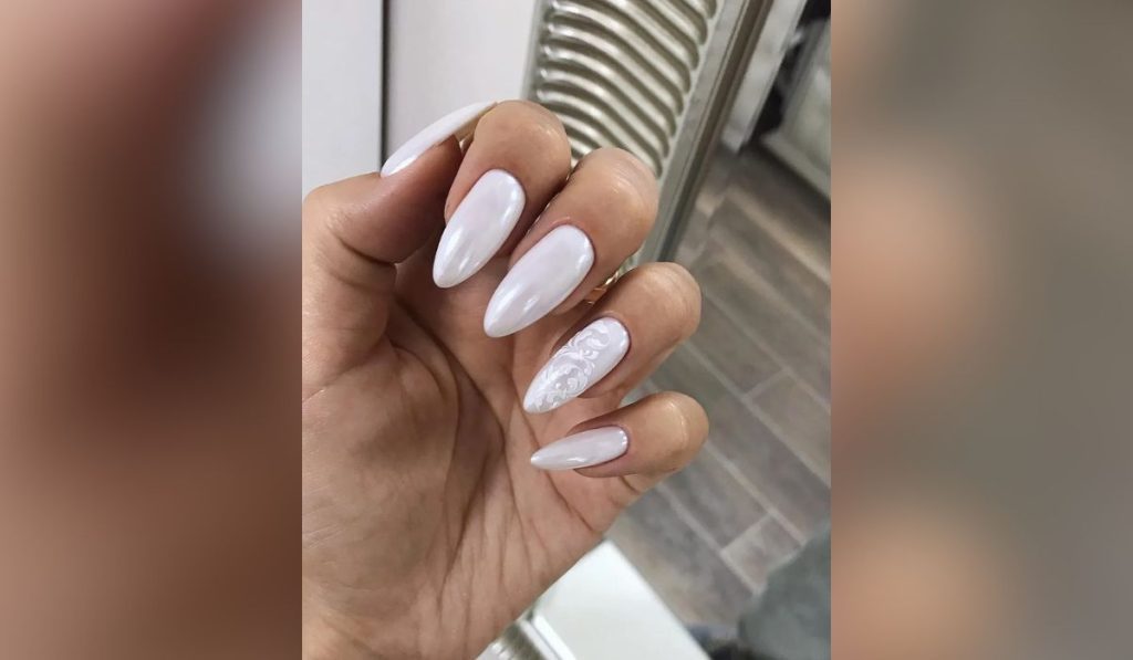 White Lace Nails