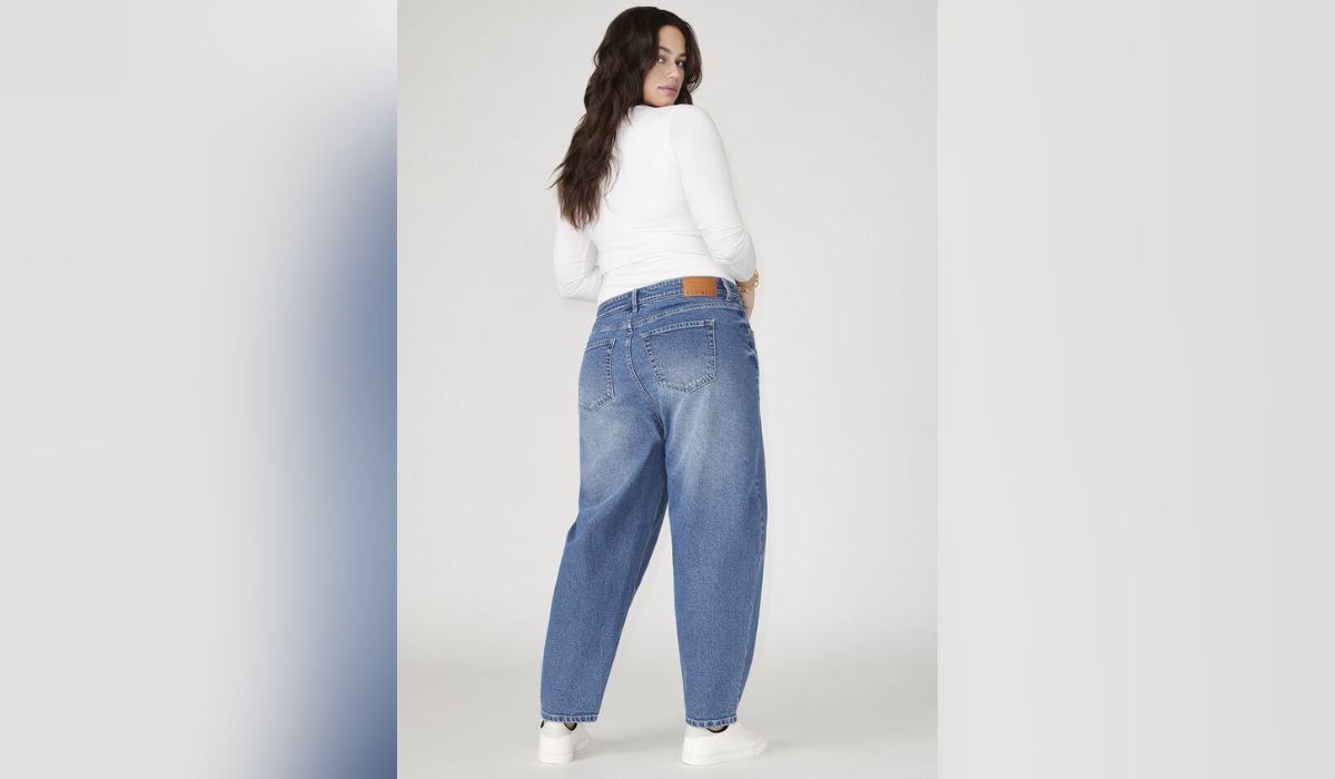 Plus Size Barrel Jeans